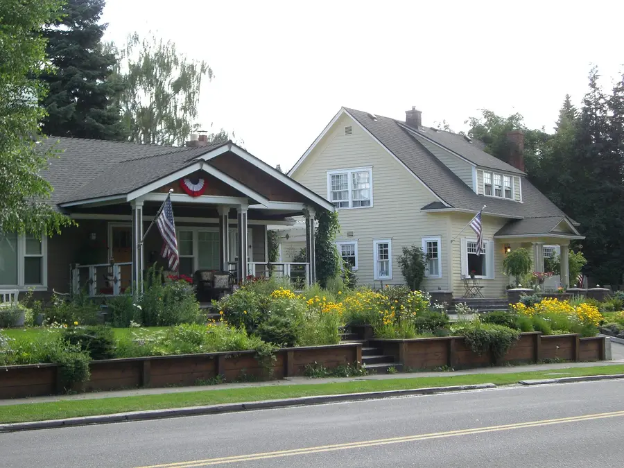 Historic Drew and Farnham houses on NW Riverside Boulevard by Drake Park