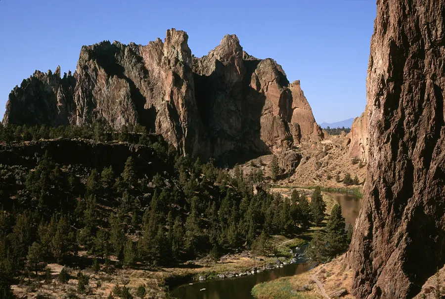 Smith Rock’s tuff spires above the Crooked River and ponderosa pines