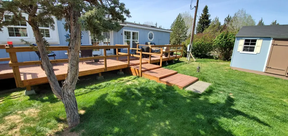 A deck with new railing and stairs in a Bend backyard