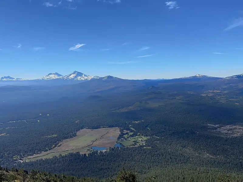 The Cascade mountains seen from a butte near Bend
