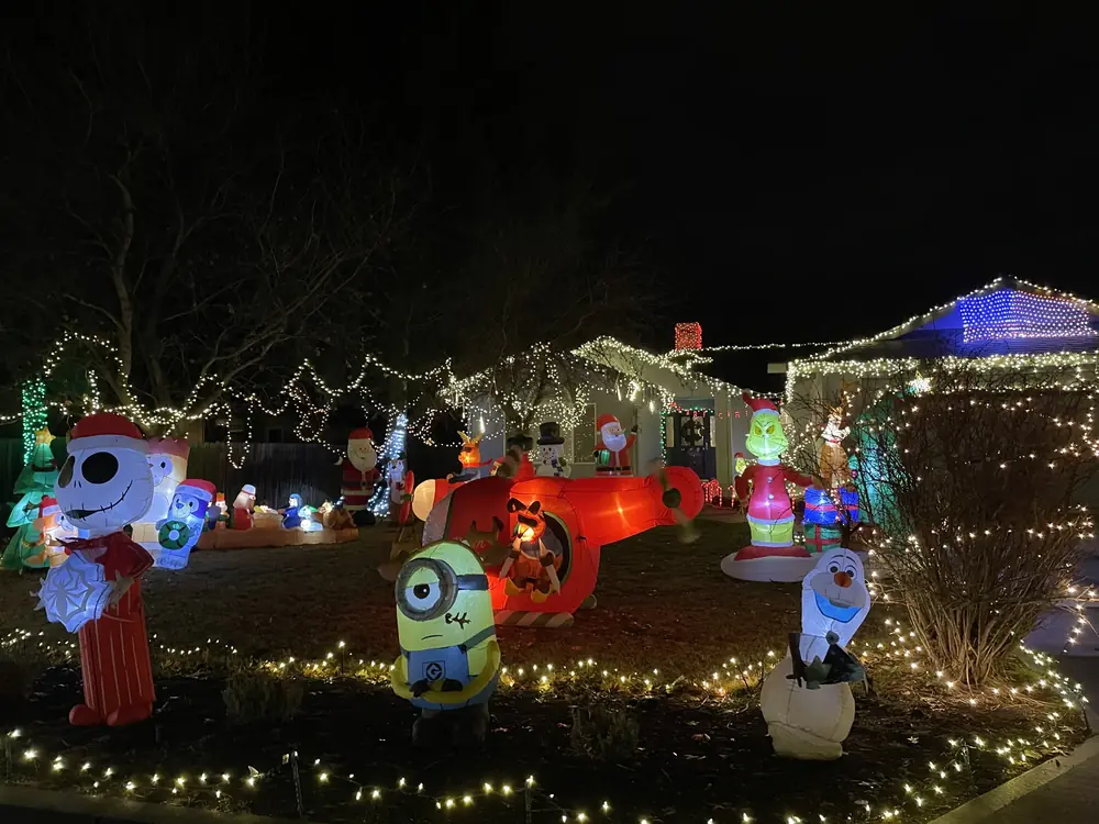 A Bend, Oregon yard lit up with Christmas lights