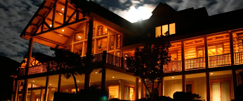 The log lodge at Highland Hills Ranch near Condon at dusk
