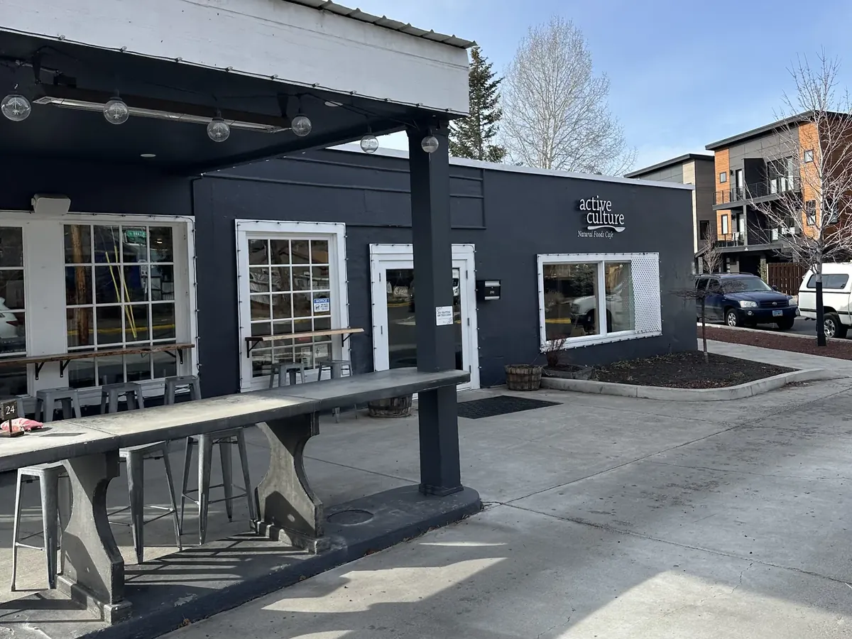 A sunny Bend café patio with picnic tables