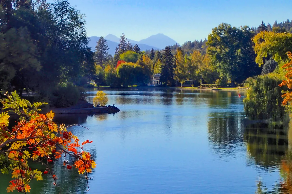 A river in fall color with the Cascades behind, from Portoro